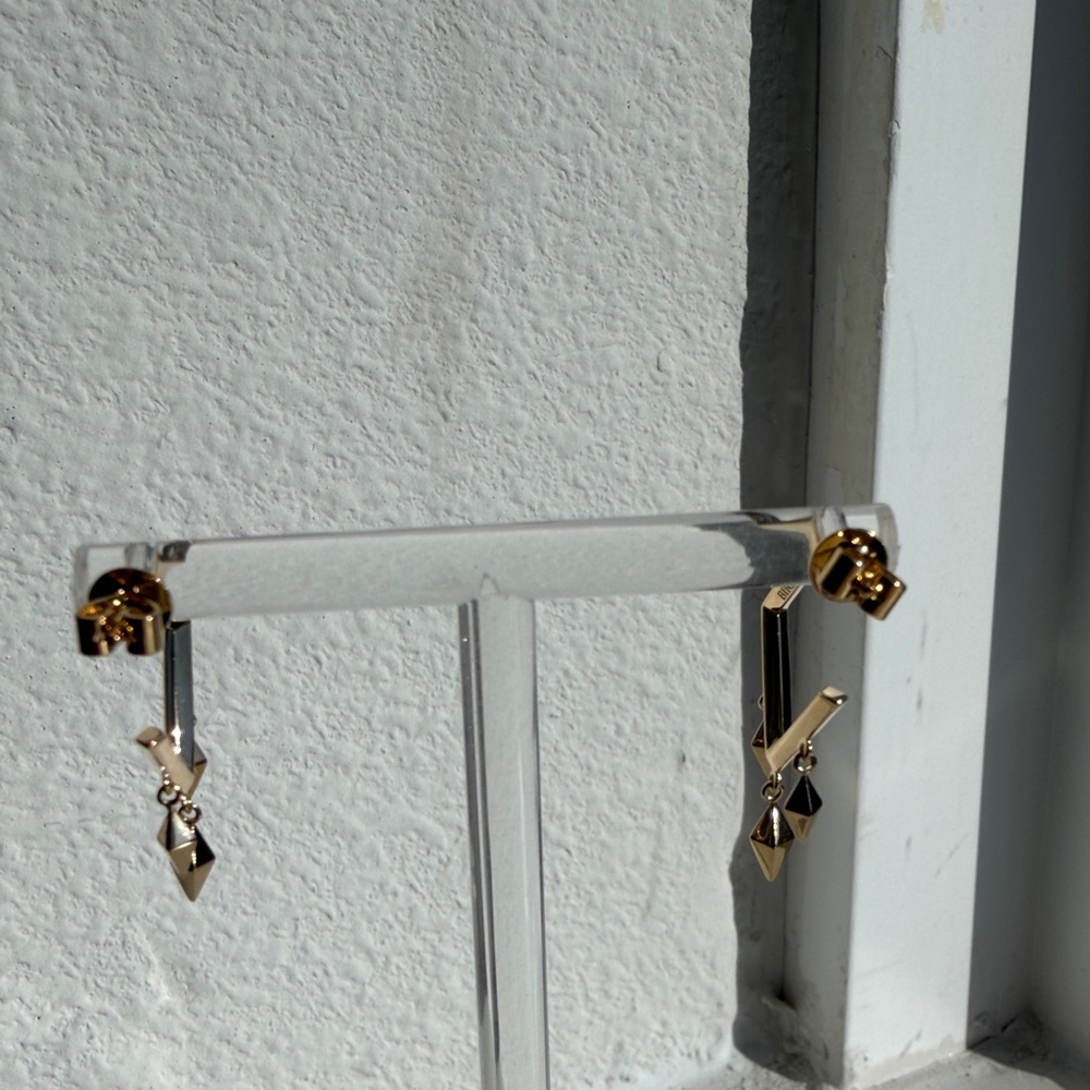 Maison Birks 18K Yellow Gold Geometric Drop Earrings - Picture 8 of 10